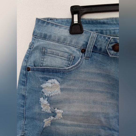 Distressed Medium Washed Shorts Size XL - Picture 2 of 6